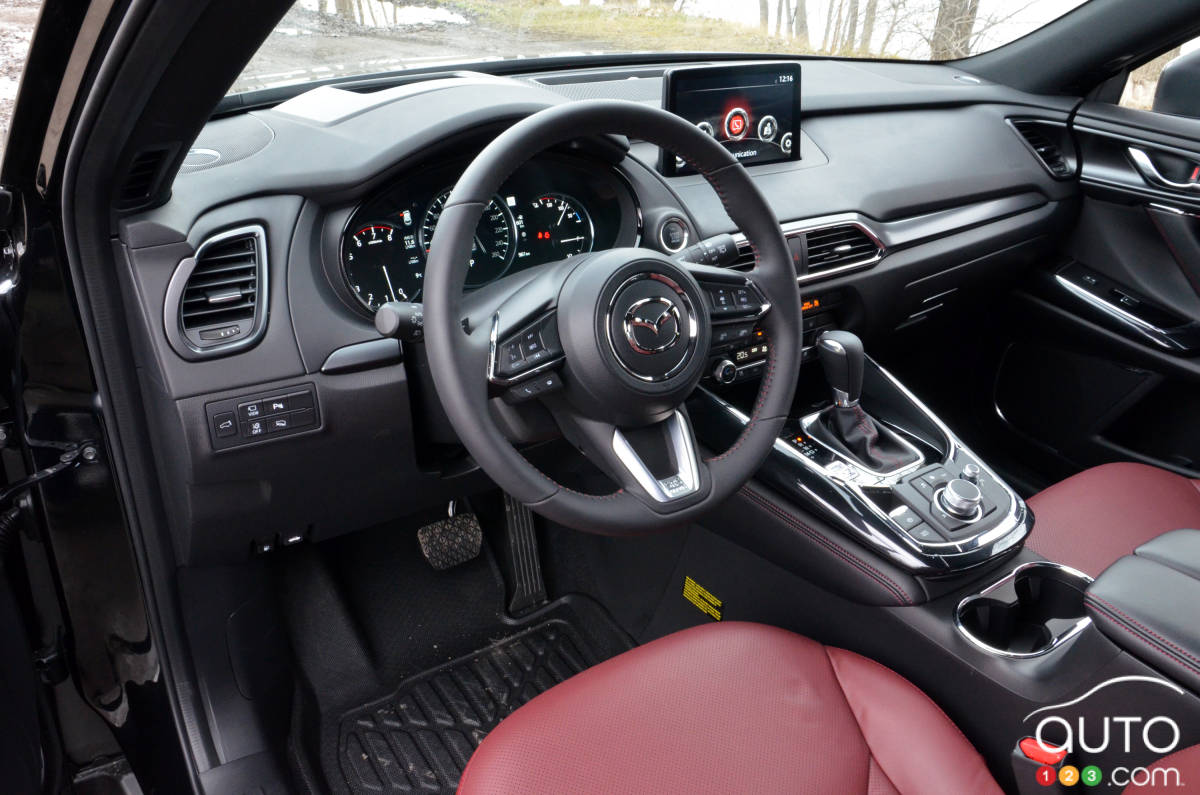 Mazda CX-9 Kuro, intérieur